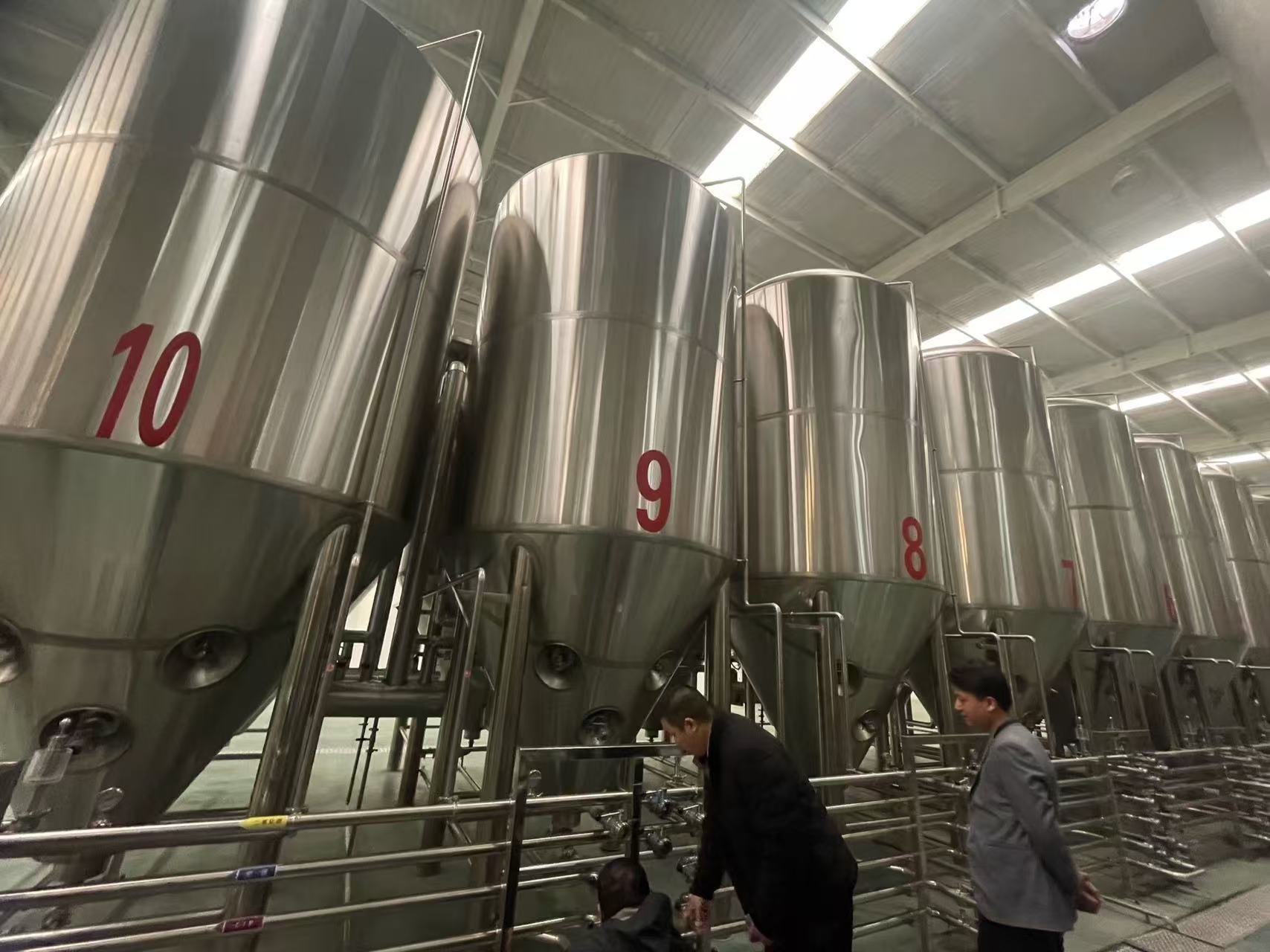 罗城精酿啤酒设备厂—平面布置、设备设计、制造、调试、培训等一条龙服务